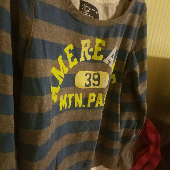 American Eagle sweater - Picture 2 of 3